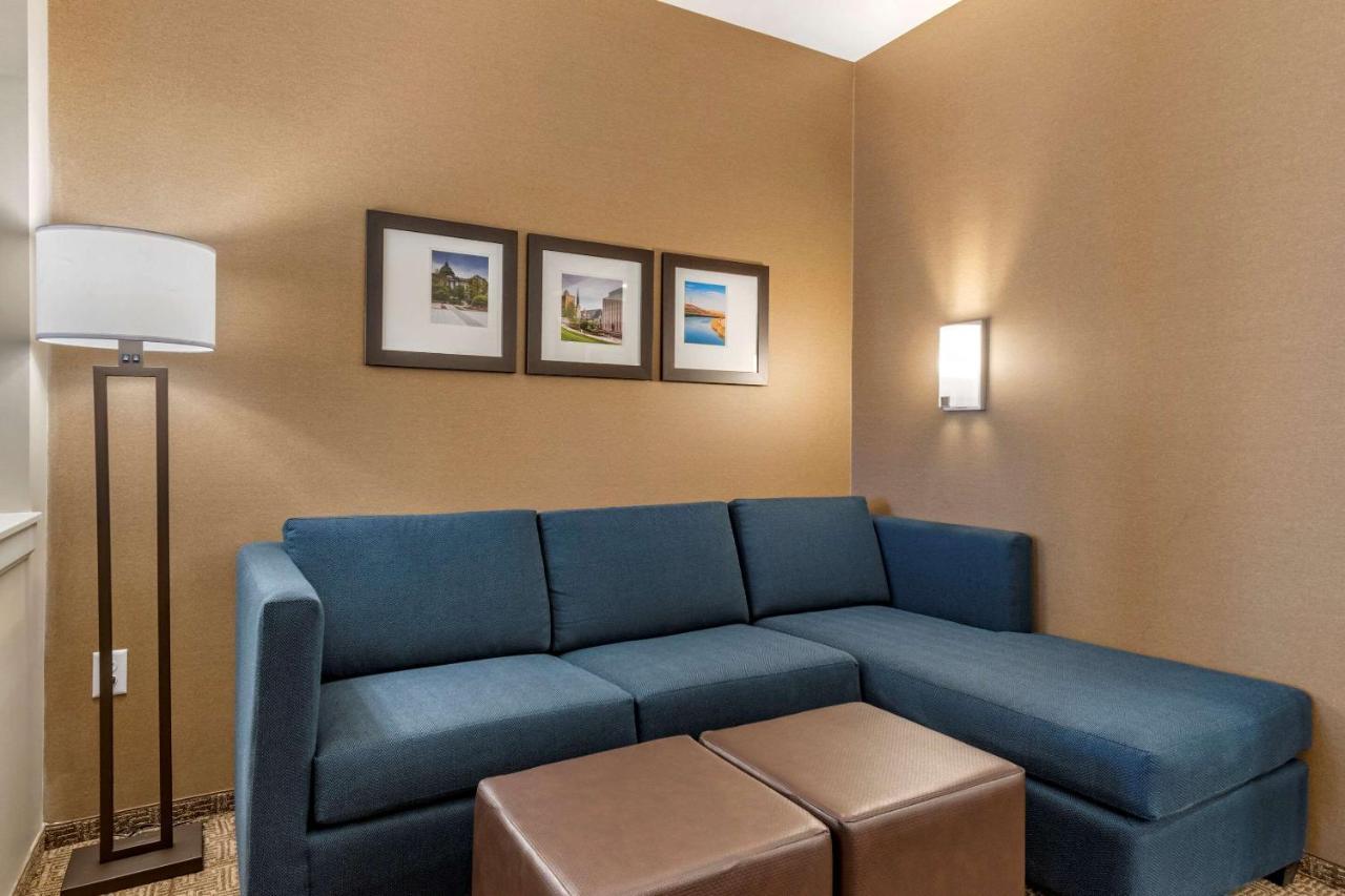 Comfort Suites Camp Hill-Harrisburg West エクステリア 写真